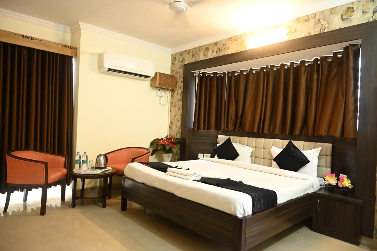 Ganga Darshanam Guesthouse At Dashashwamedh Ghat พาราณสี ภายนอก รูปภาพ