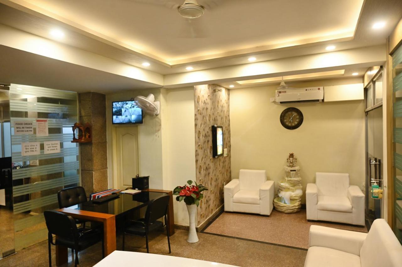 Ganga Darshanam Guesthouse At Dashashwamedh Ghat พาราณสี ภายนอก รูปภาพ