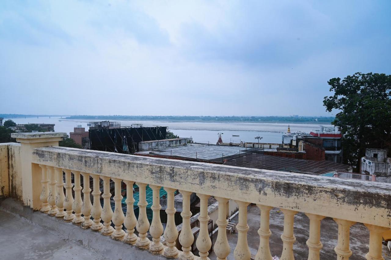 Ganga Darshanam Guesthouse At Dashashwamedh Ghat พาราณสี ภายนอก รูปภาพ