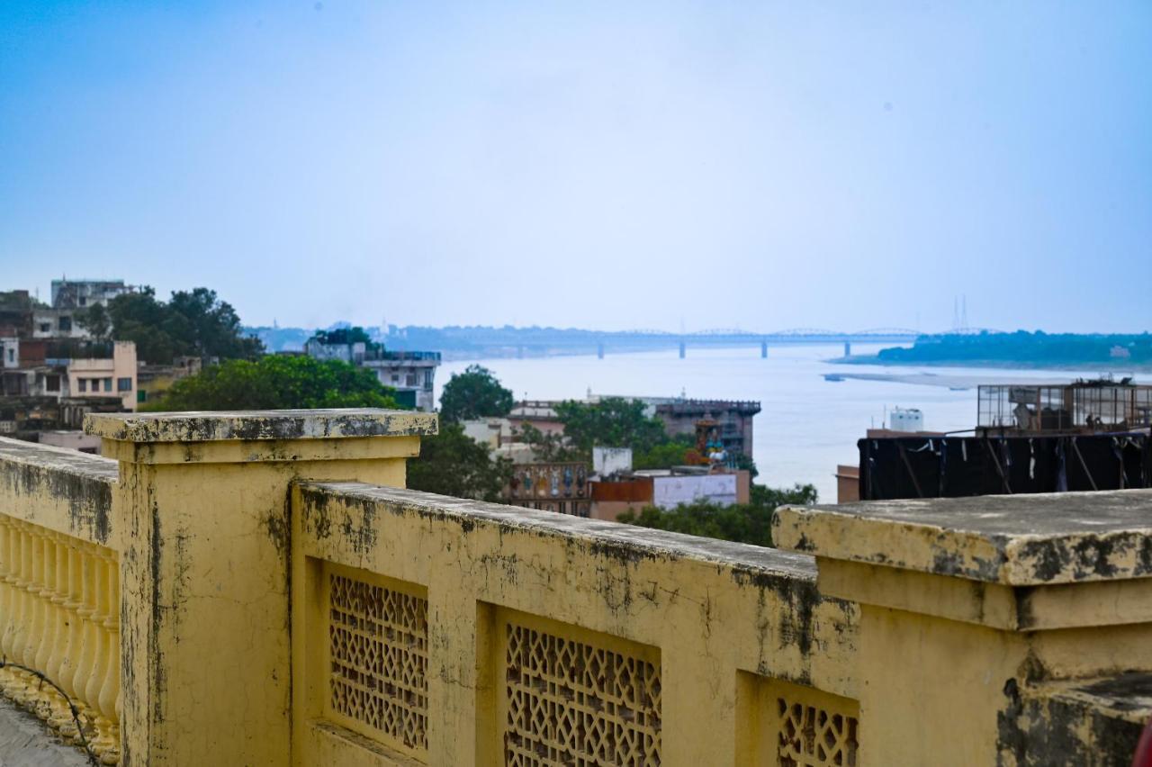 Ganga Darshanam Guesthouse At Dashashwamedh Ghat พาราณสี ภายนอก รูปภาพ