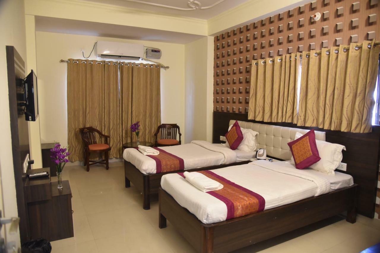 Ganga Darshanam Guesthouse At Dashashwamedh Ghat พาราณสี ภายนอก รูปภาพ
