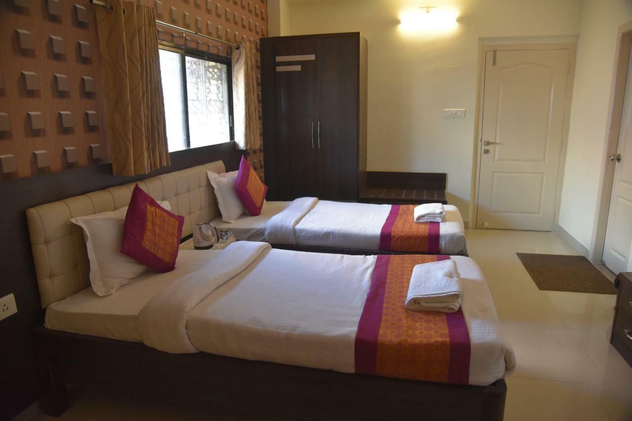 Ganga Darshanam Guesthouse At Dashashwamedh Ghat พาราณสี ภายนอก รูปภาพ